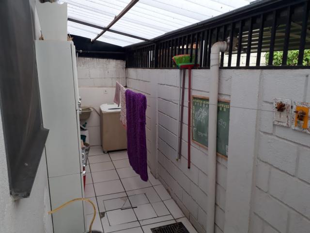 Linda e aconchegante casa geminada de 2q em condomínio - Foto 6