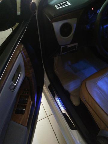 Vendo ou troco em carro de valor ate 30 mil,este corolla gli 2018 com acessorios do xei - Foto 2