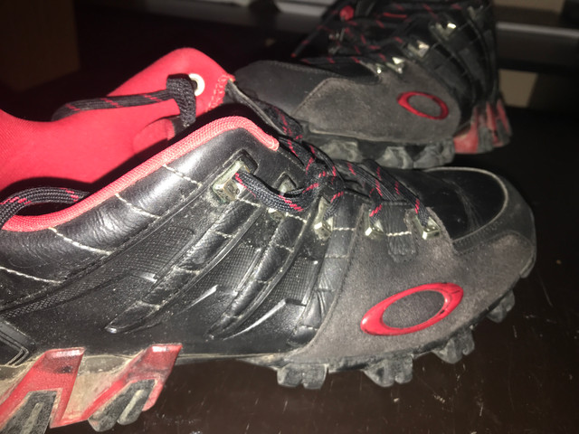bota oakley vermelha