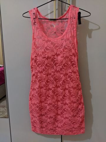 Vestido de renda rosa