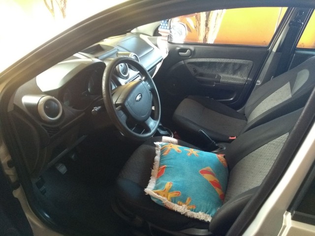 VENDE SE FIESTA HATCH 1.0 COMPLETO 2011,165000