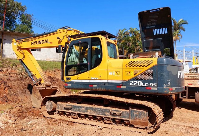 ESCAVADEIRA HIDRÁULICA 