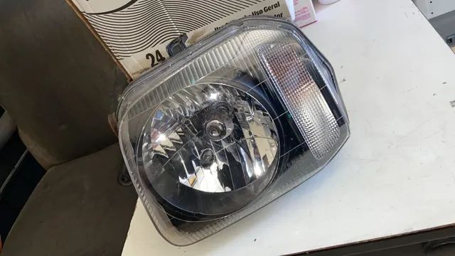 Farol esquerdo Suzuki Jimny 202