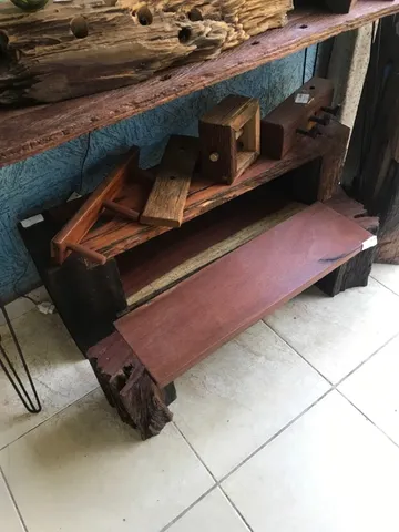 Banco de jardim de madeira