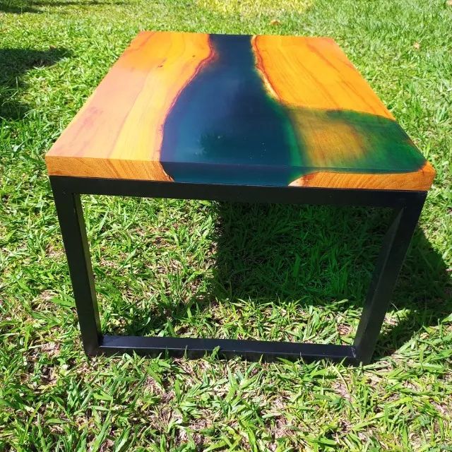 Mesa de centro em madeira rústica e resina - Foto 2