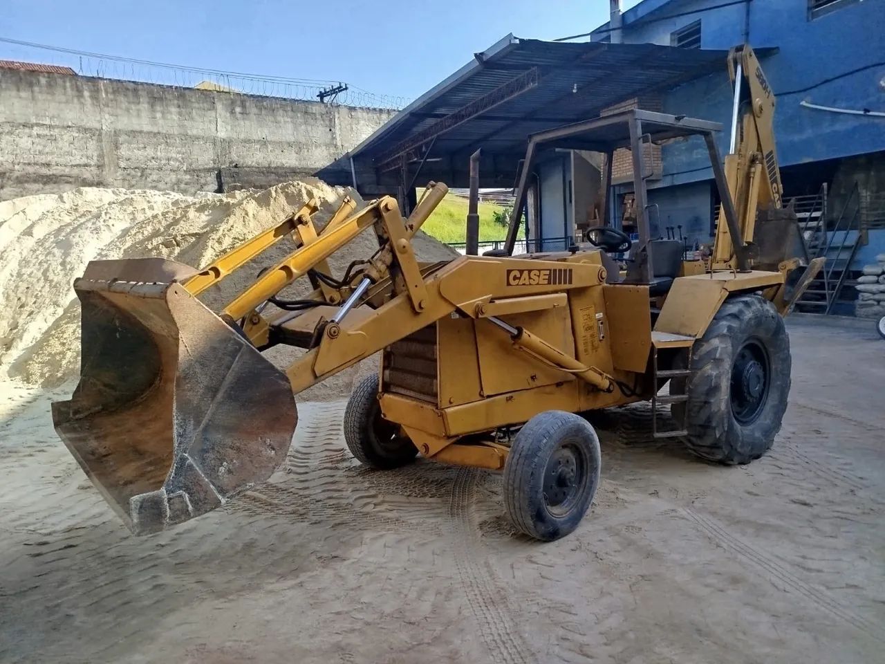 RETROESCAVADEIRA CASE 580H ANO 90  - Foto 4