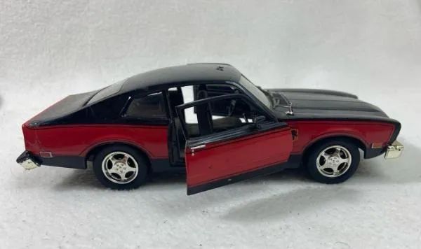 Miniatura Ford Maverick 1974 Motor Max 1/24 - Foto 2