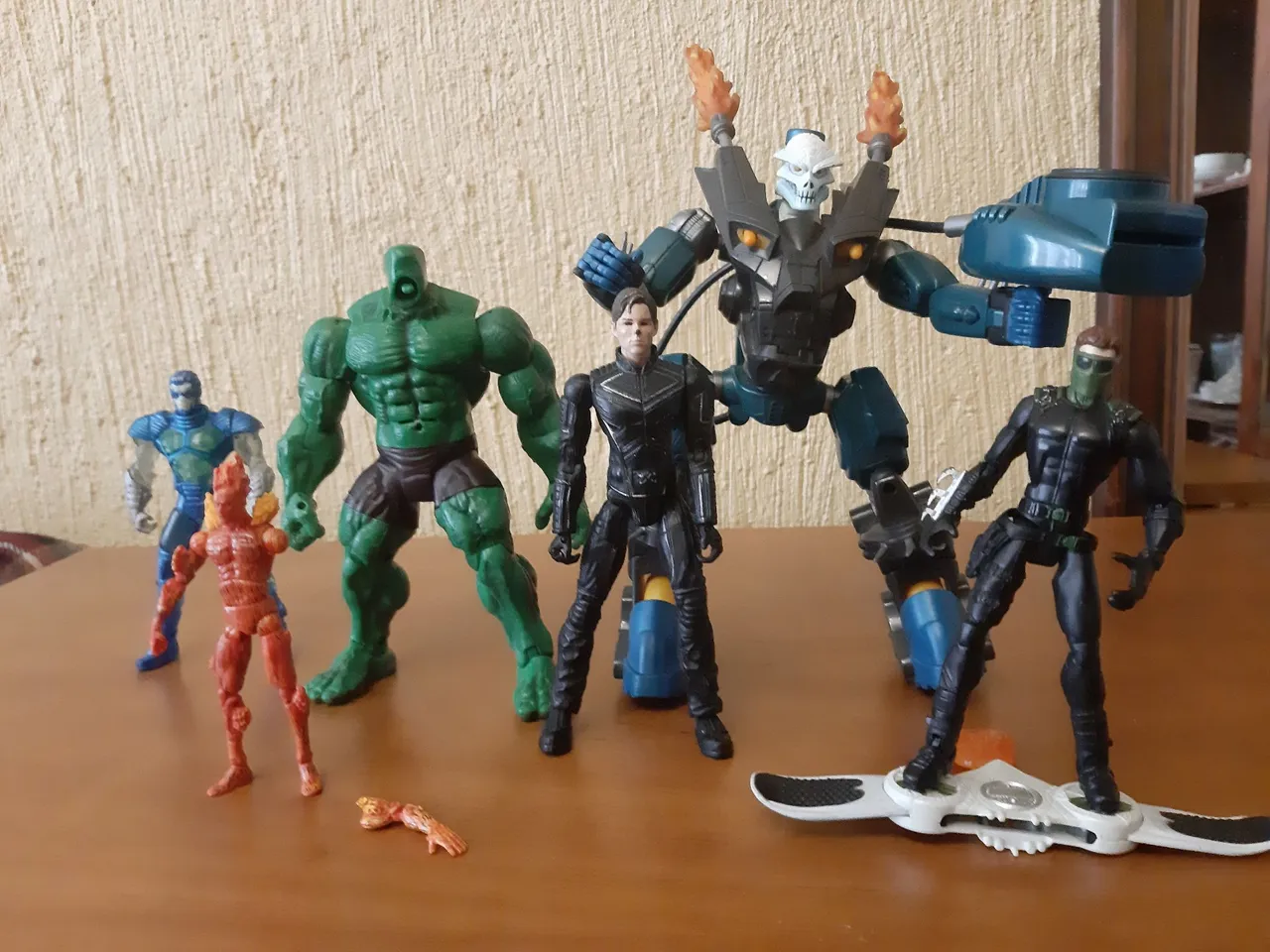 Lote de Bonecos antigos Marvel e DC