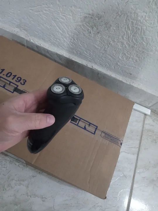 Barbeador elétrico Philips  - Foto 3