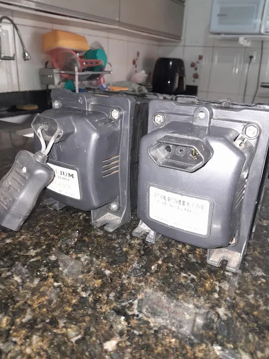 Vendo dois transformadores de energia 3000 VA