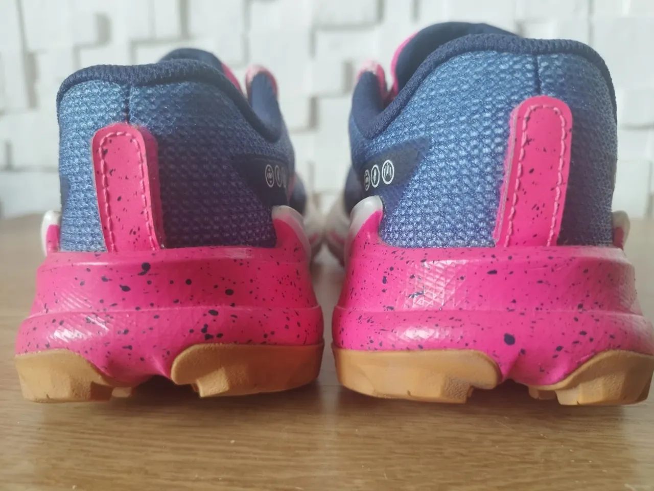 Tênis Brooks Calmont Trail Feminino tamanho 34 - Foto 4