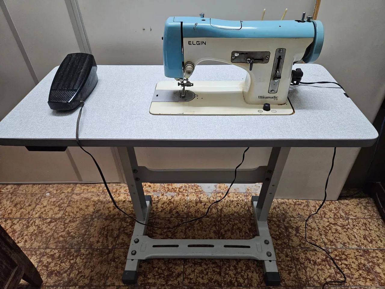 Maquina de costura Elgin Ultramatic