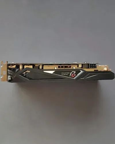 RX 570 4GB ASRock Phantom Gaming TROCAS EM PLACA SUPERIOR COM VOLTA - Foto 4