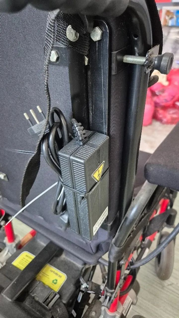 Cadeira de Rodas Motorizada Ortobras E5 com cinto de contenção - Médico hospitalares - Foto 4