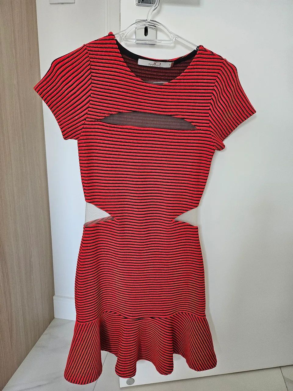 Vestido vermelho com transparência P