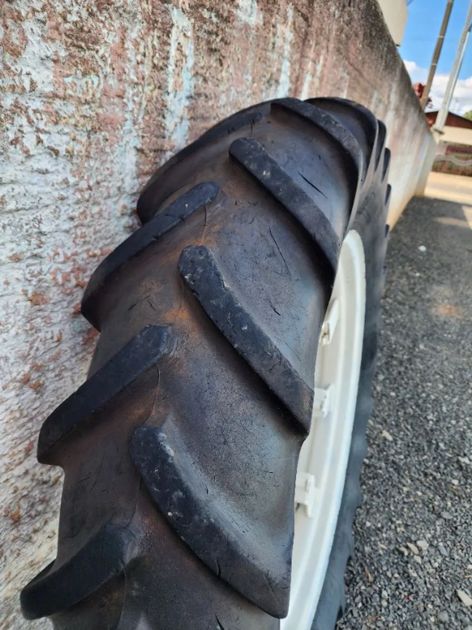 Par Pneus Agrícolas Radiais Michelin Finos p/ Pulverização 12.4-36 Completos Usados - Foto 4