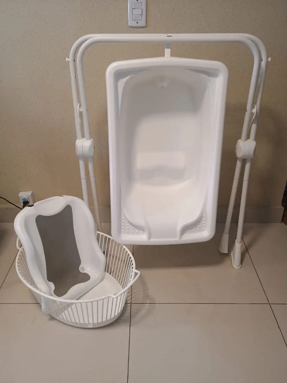 Banheira para bebê com suporte e acessórios