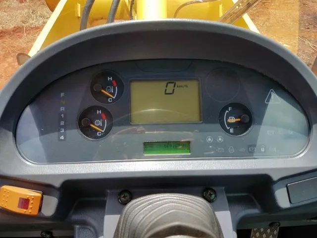 Pá carregadeira Komatsu WA200 ano 2013 - Foto 6