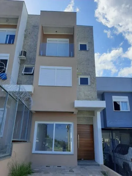 Sobrado em Porto Alegre, no bairro Aberta dos Morros, com 4 dormitório(s), e 4 b