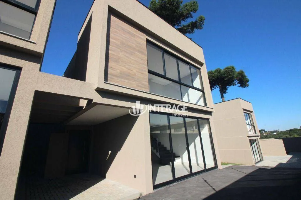 Sobrado com 3 Quartos para alugar, 124 m² por R$ 4.617/mês - Santa Felicidade - Curitiba/P