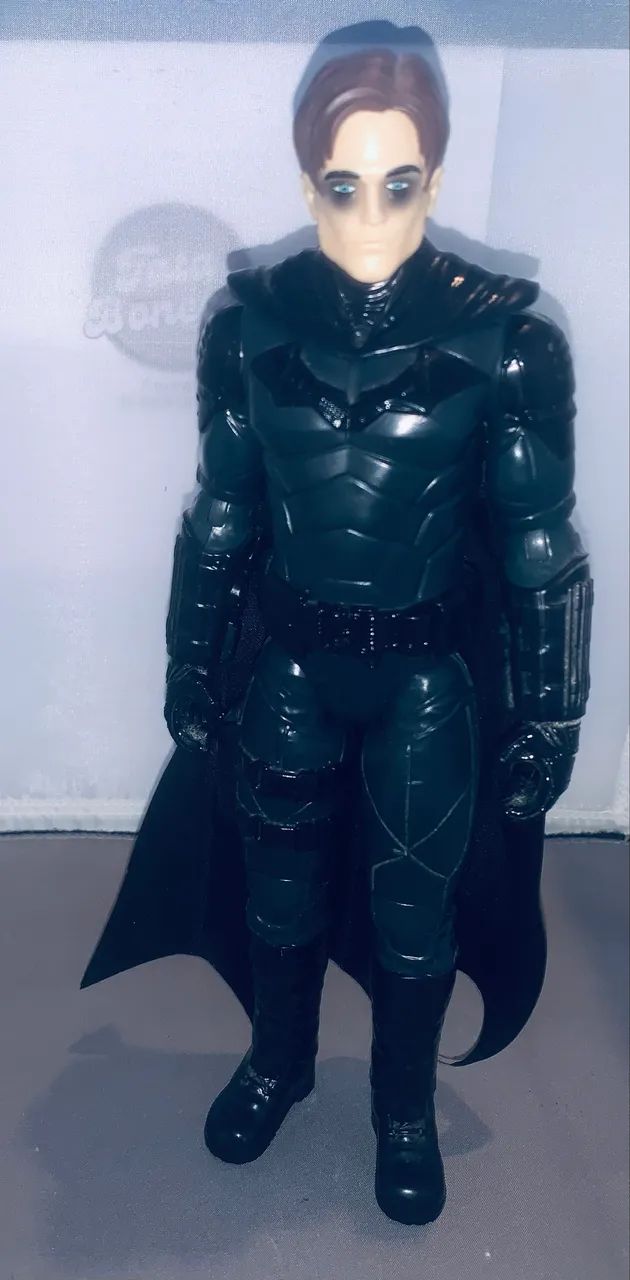 Boneco Batman robert patinsson 30 cm hasbro importado  - Foto 2