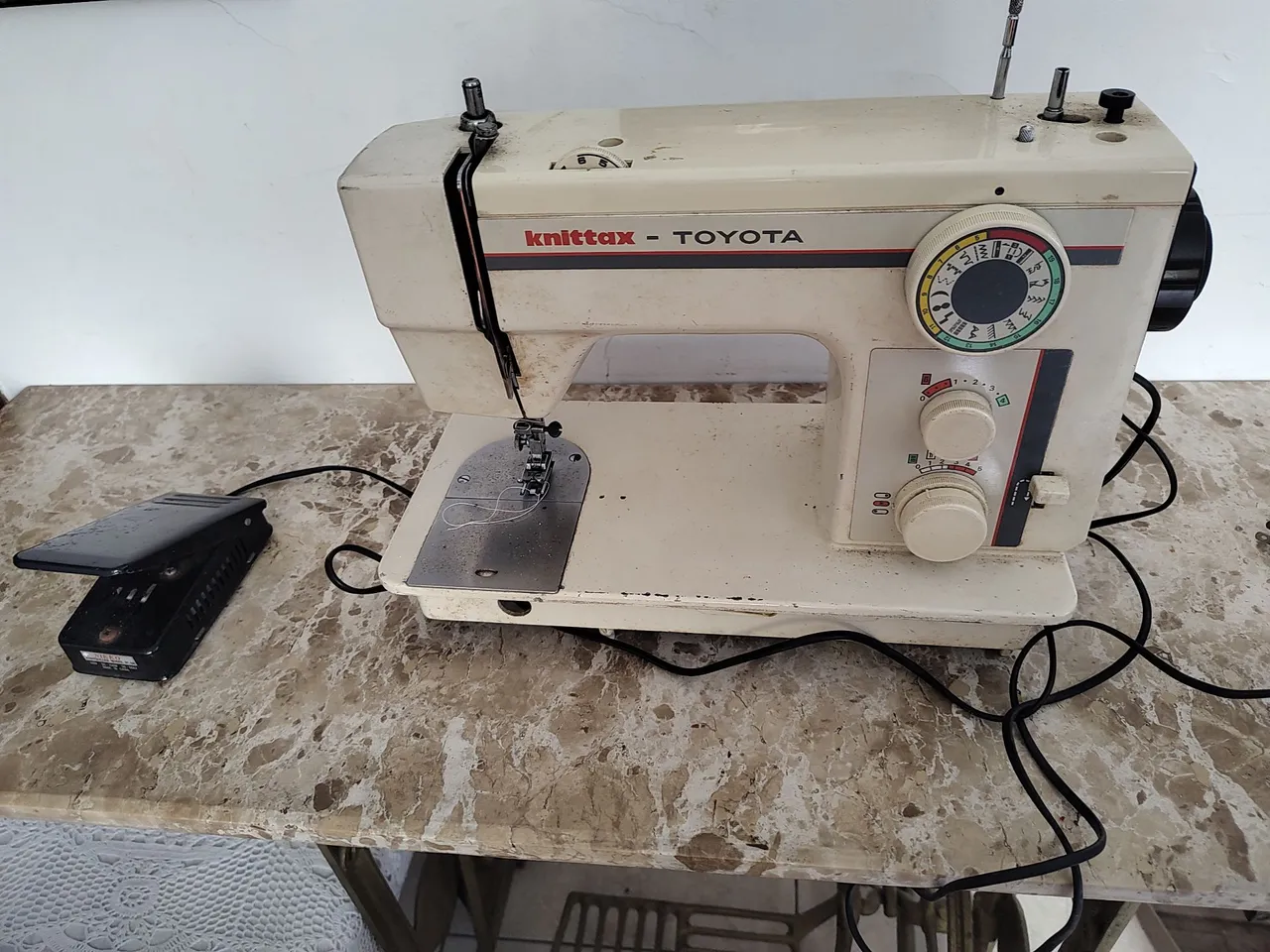 Máquina de Costura Toyota Knittax