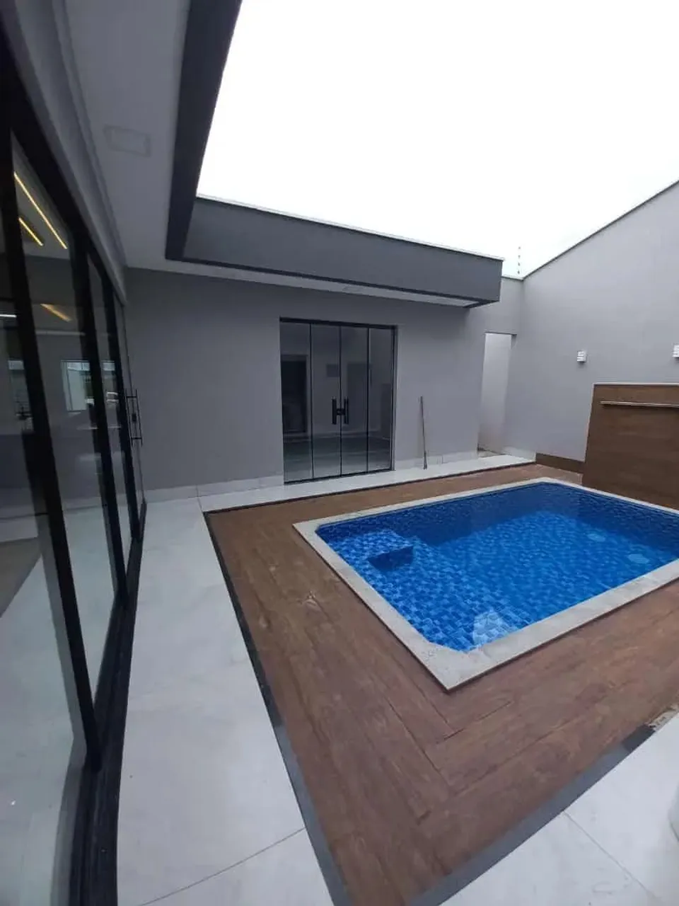 Oportunidade Imperdível: Luxuosa Casa com 3 Suítes e Área de Lazer Próxima ao Passeio das