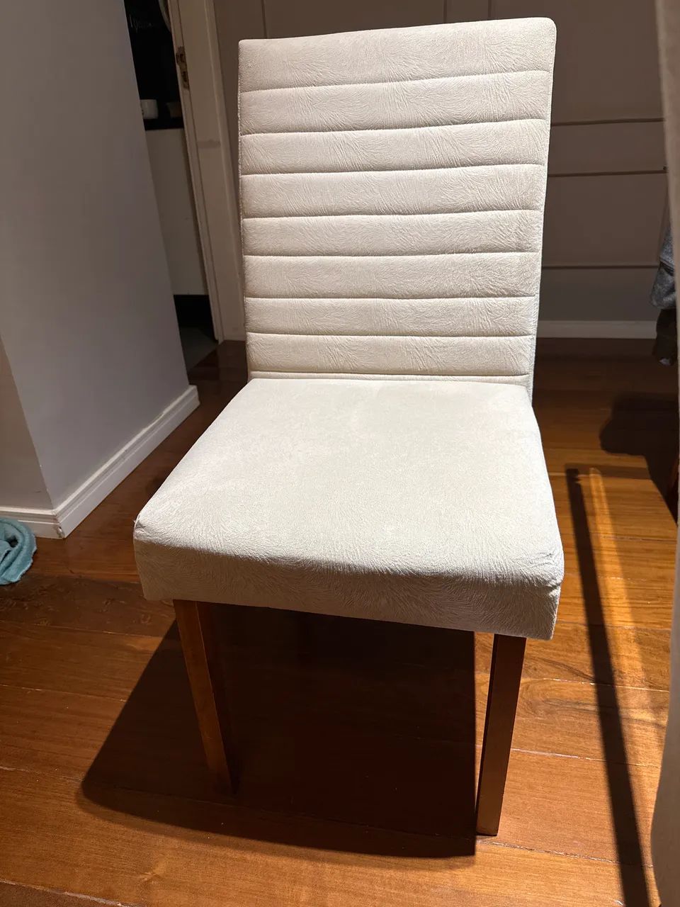 Dining table with six chairs64305476237059121