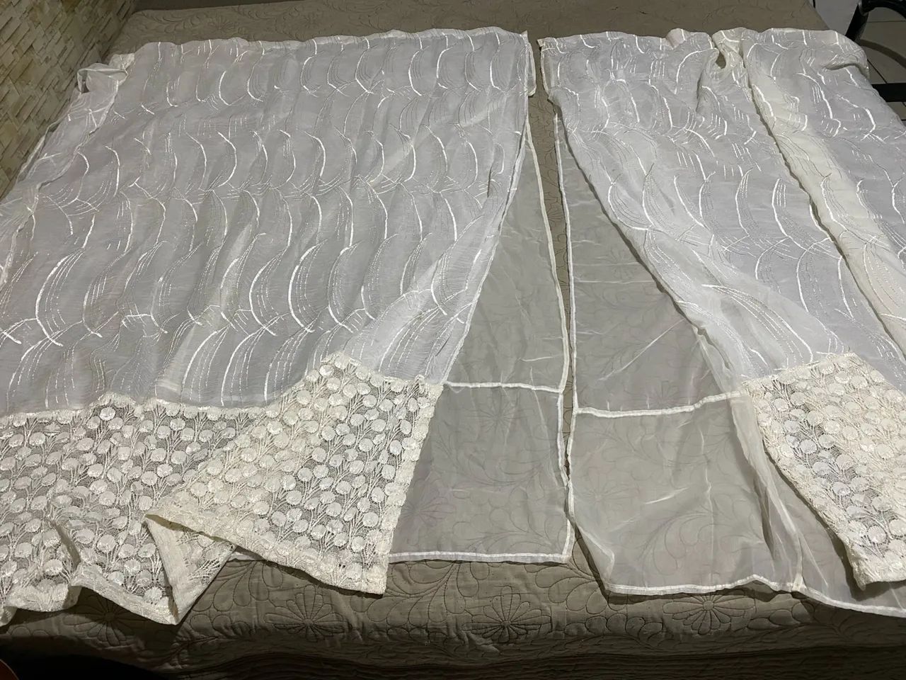 Cortina branca com detalhes em renda - Foto 2