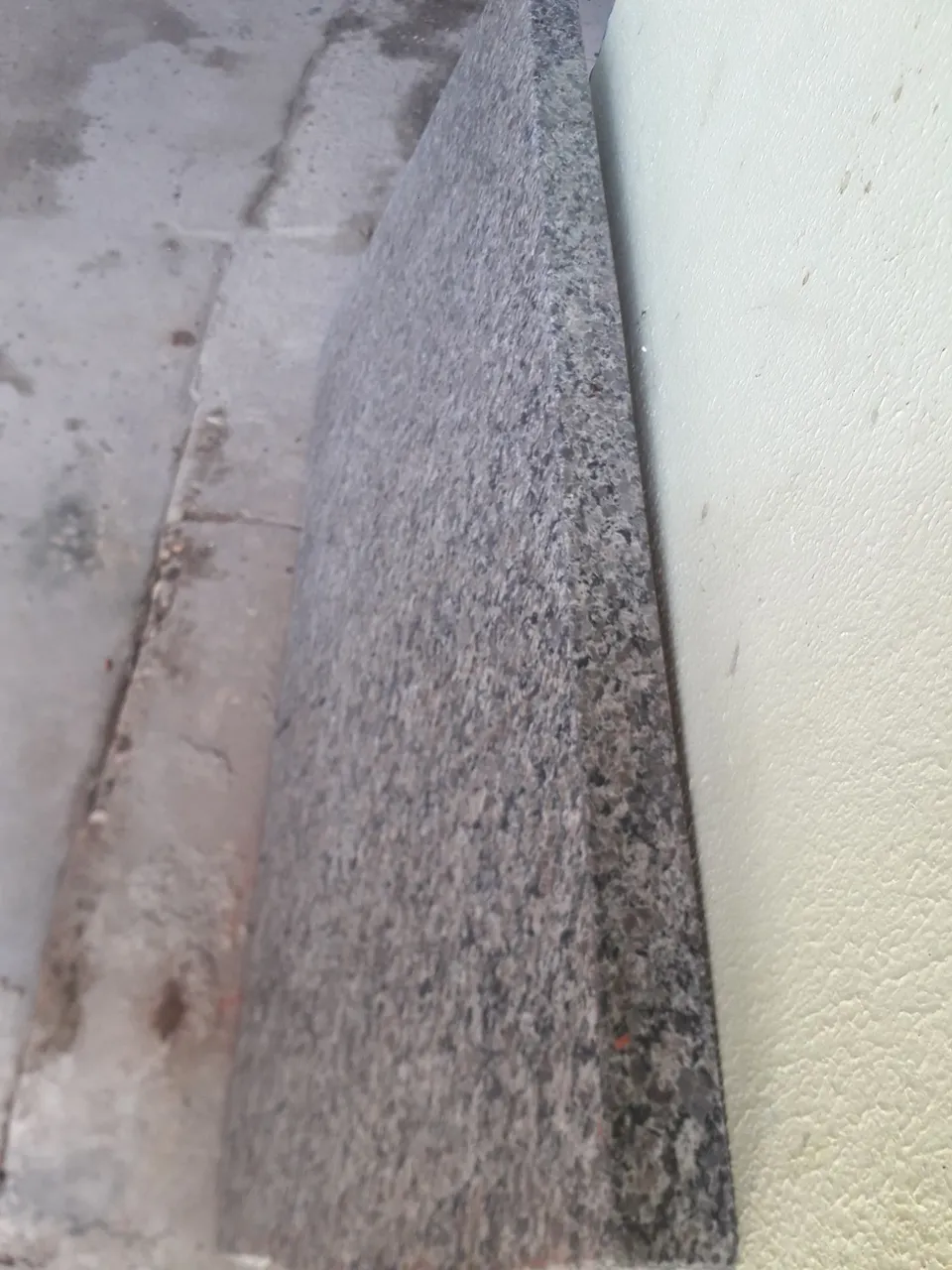 Balcão tamanho 1.10 cm largura 60 cm de mármore 150 Reais zap *