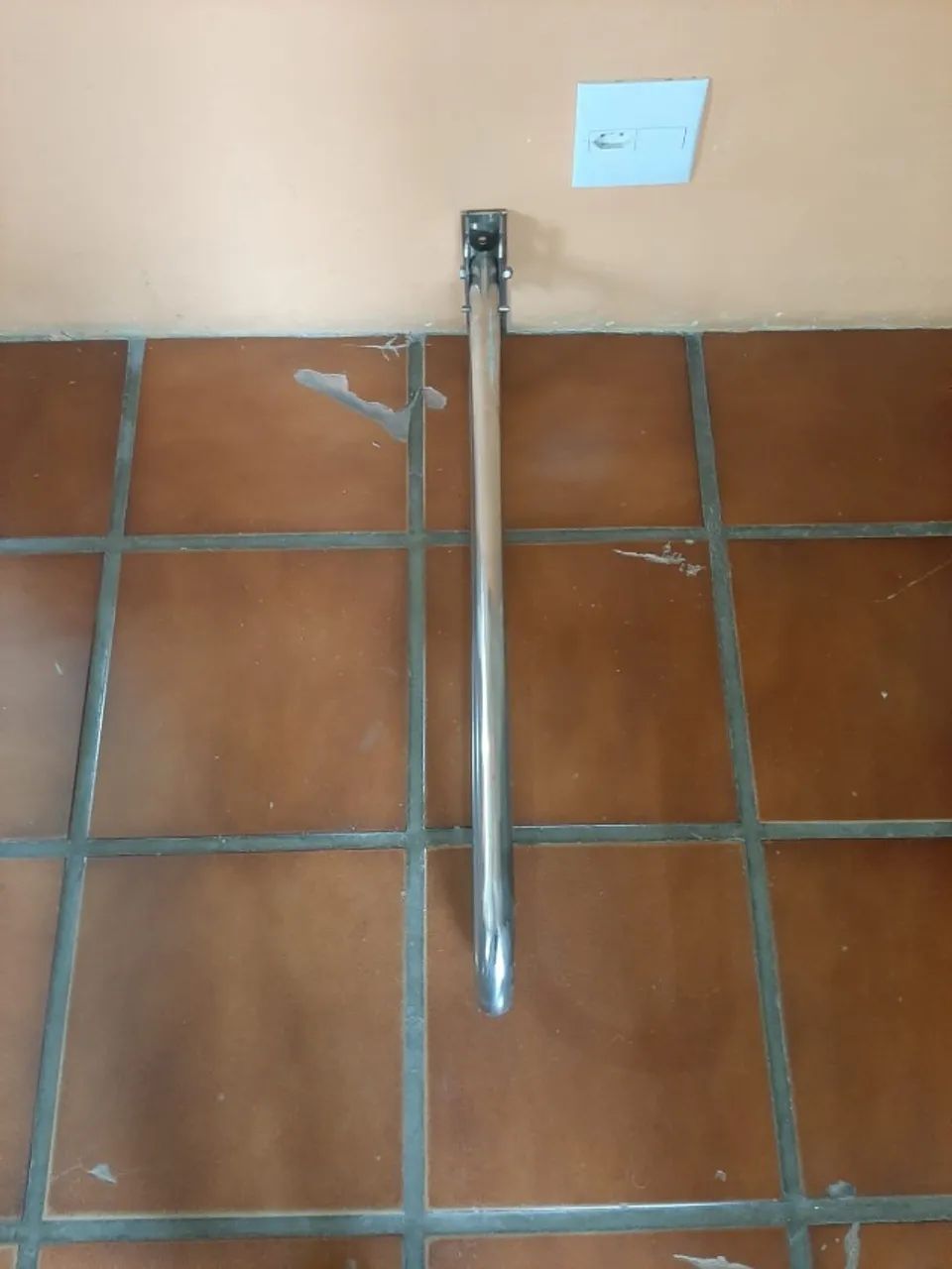 Barra articulada para vaso sanitário - Foto 2