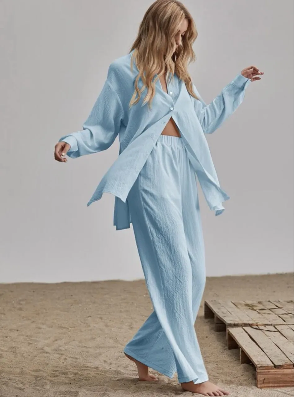 Conjunto de camisa e calça azul claro