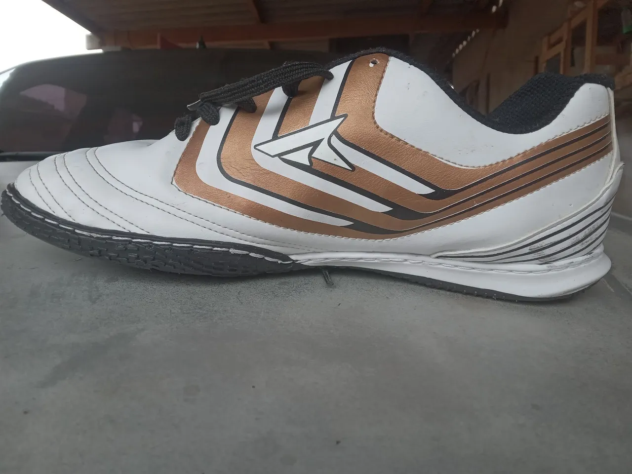 Chuteira Futsal - Design Moderno e Conforto