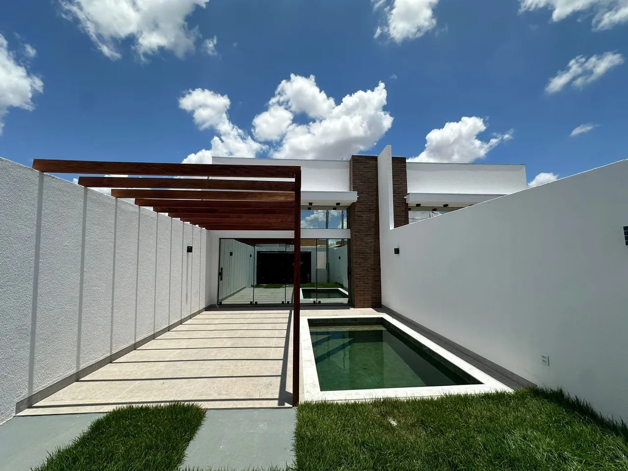 Imóvel para venda possui 114 metros quadrados com 3 quartos em Jardim Universitário - Cuia