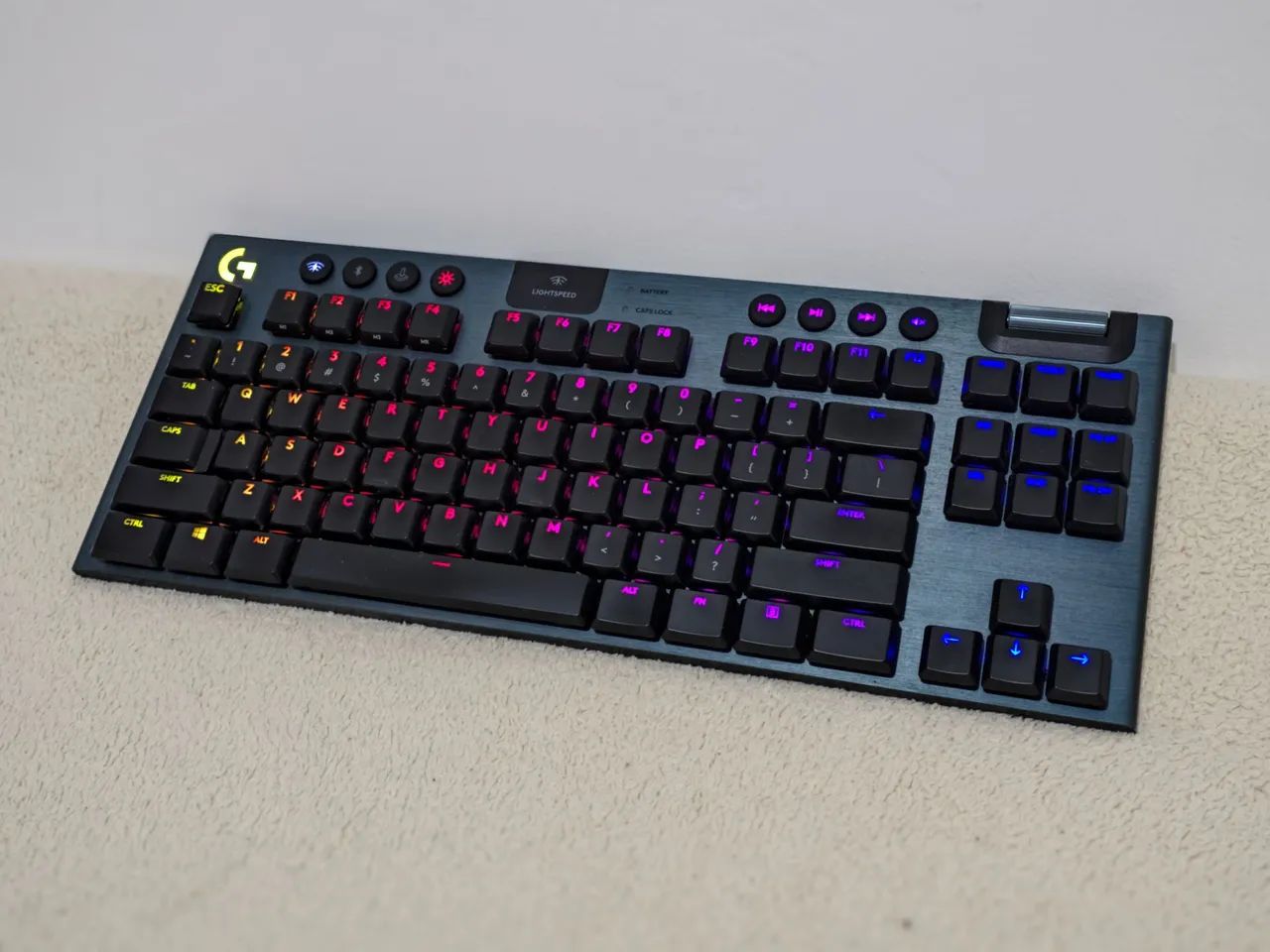 Teclado Logitech G915 TKL Lighspeed Sem Fio RGB Low Profile - Foto 2