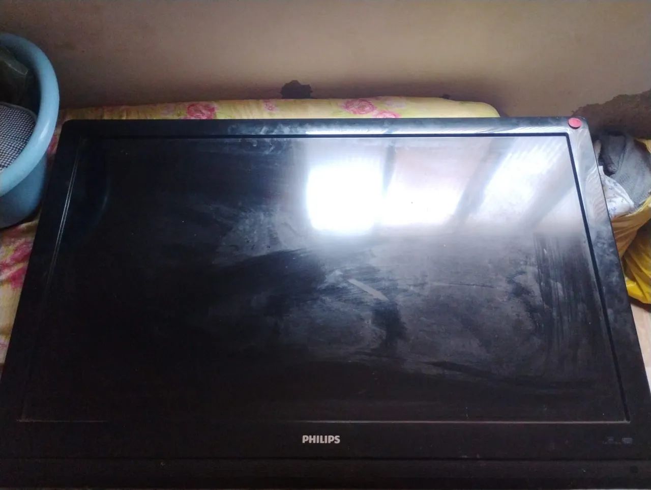 TV 43 polegadas tem suporte de parede  - Foto 2