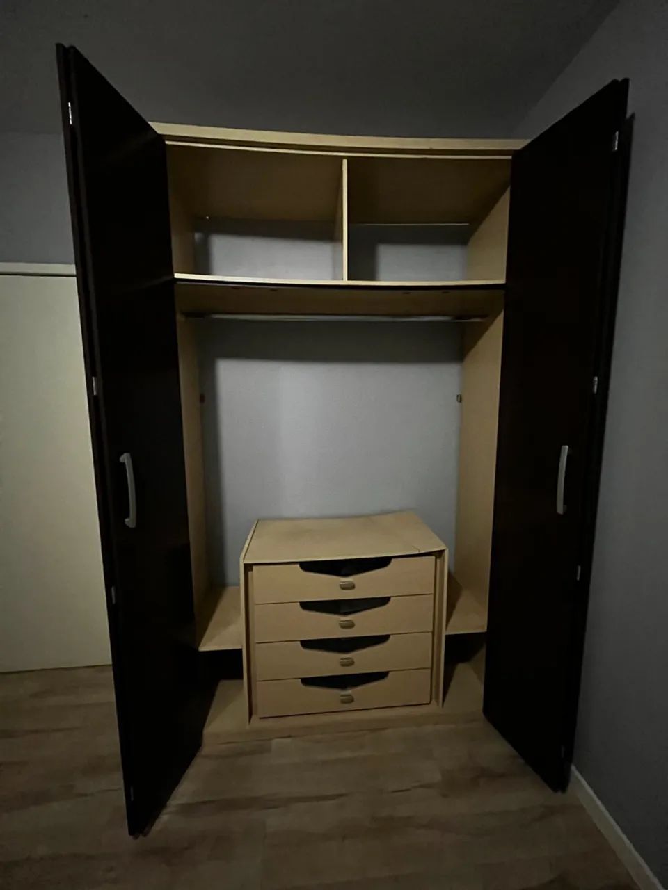 Guarda-Roupa casal MDF porta camarão  - Foto 3