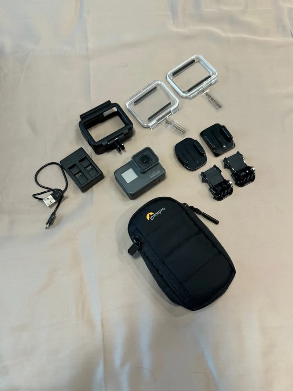 GoPro Hero 5 Black + Acessórios - Excelente Estado