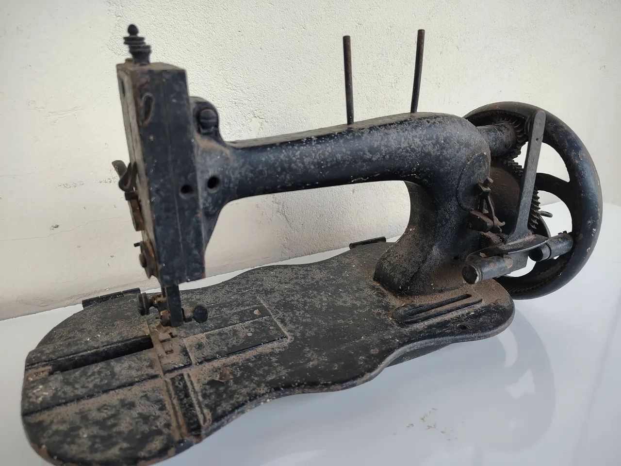 Máquina de Costura Antiga - Foto 2