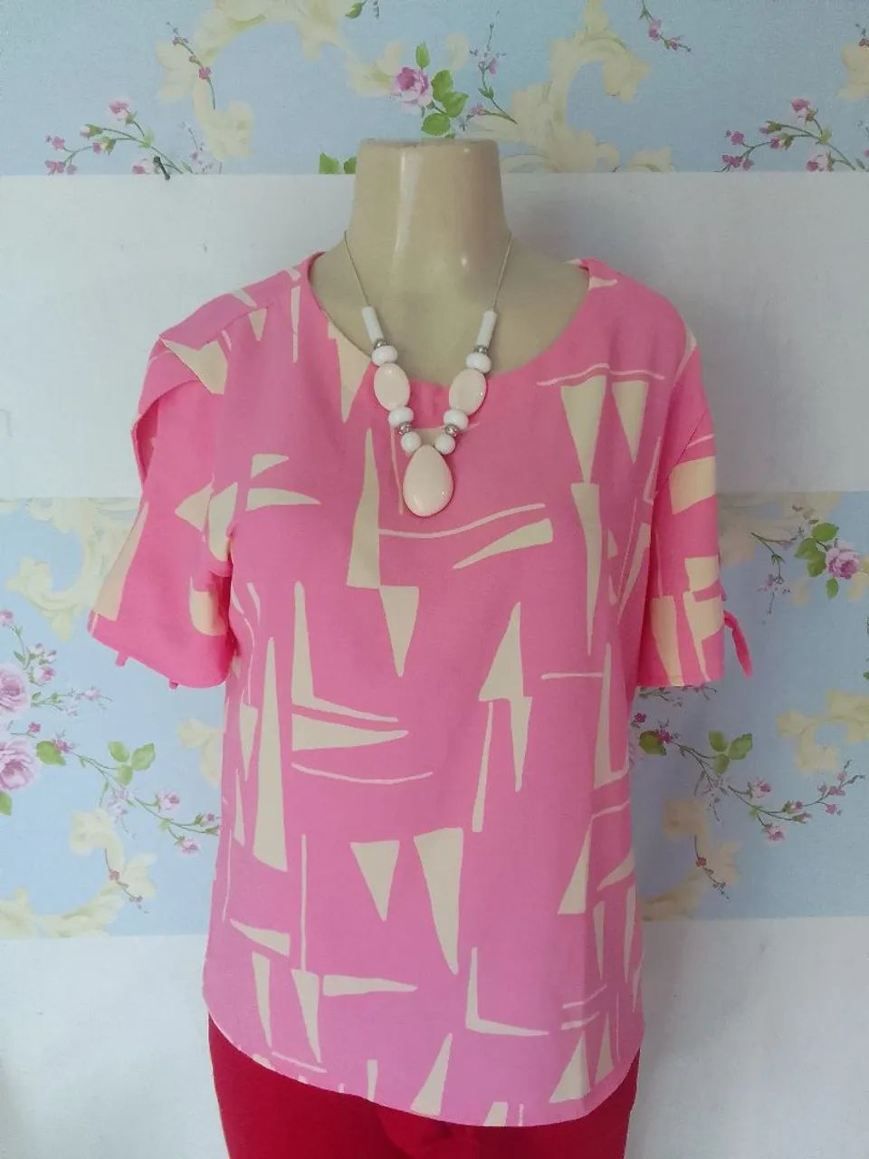 Blusa feminina GG acompanha colar