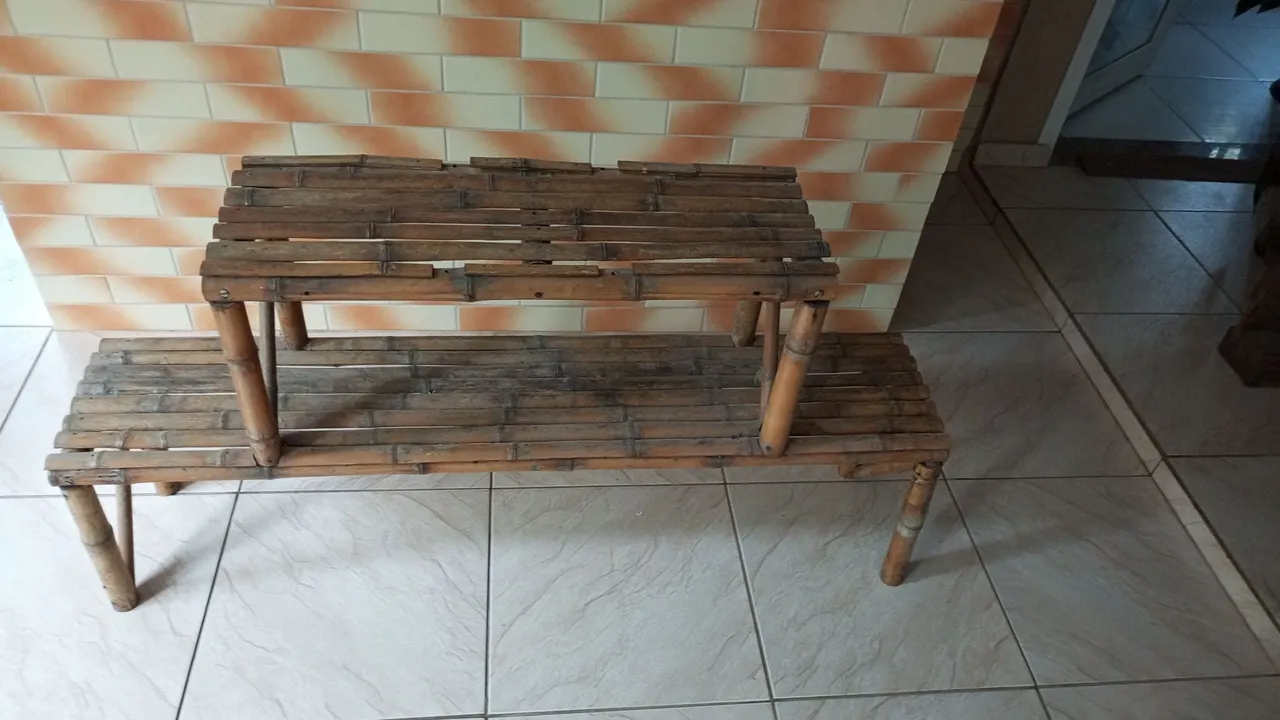 Prateleira de bambu artesanal