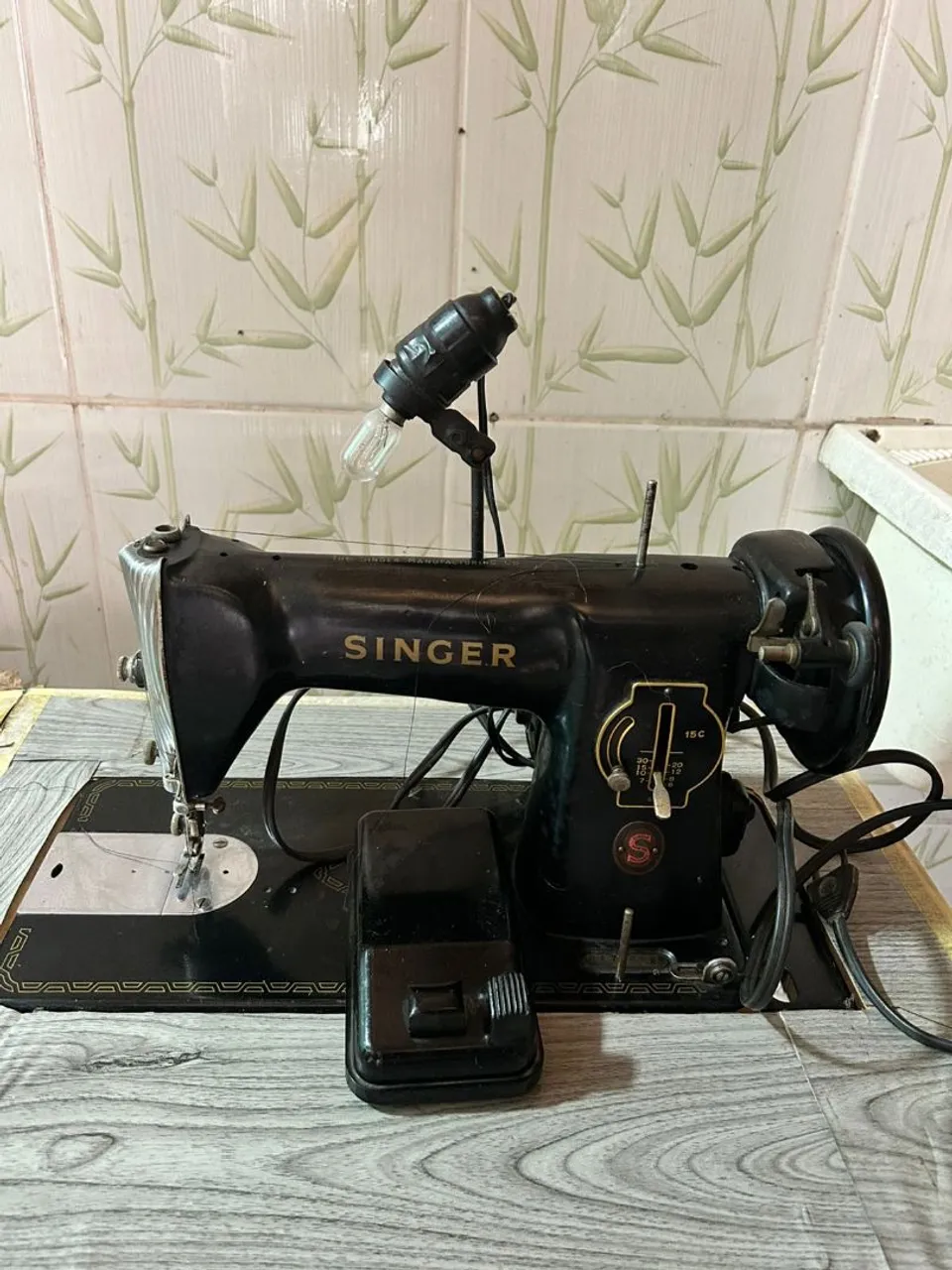 Máquina de costura Singer antiga