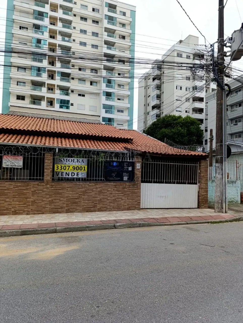 Casa com Kitnets p/ investidor