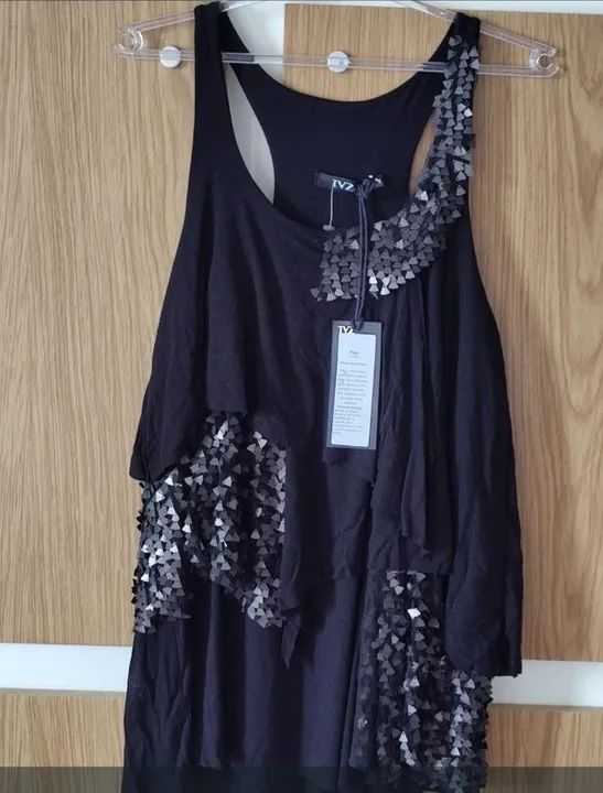 Blusa preta com detalhes em paetê