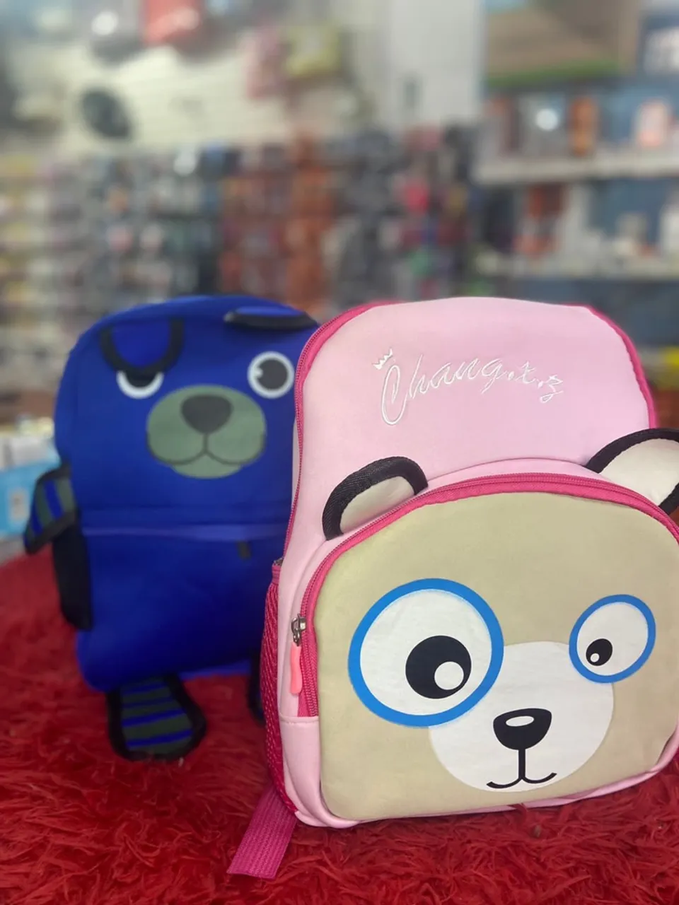 Mochilas infantis com design de animais