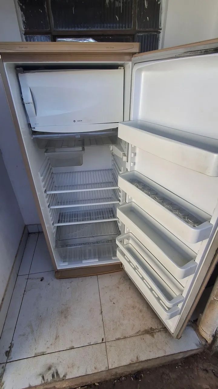 Geladeira CCE 320 litros conservada - Foto 5