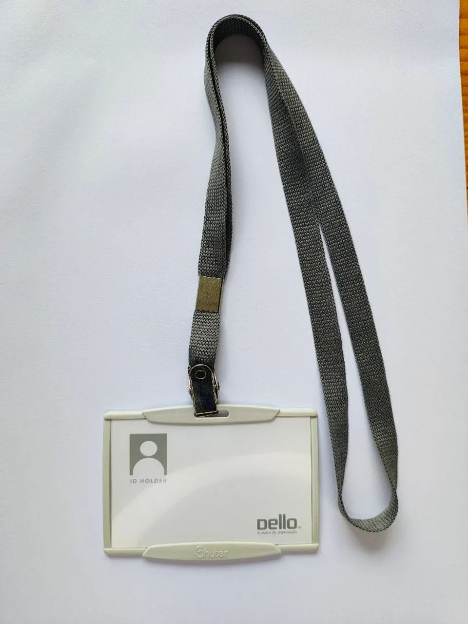 Porta Crachá com Cordão - Novo