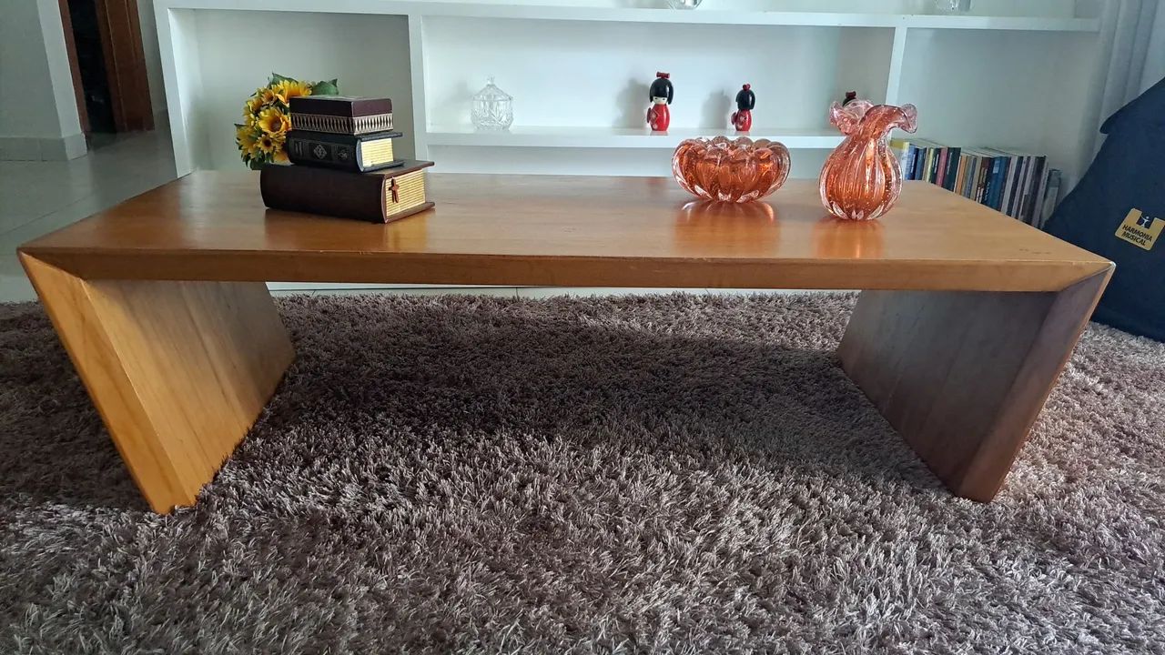 Mesa de Centro em Madeira Maciça