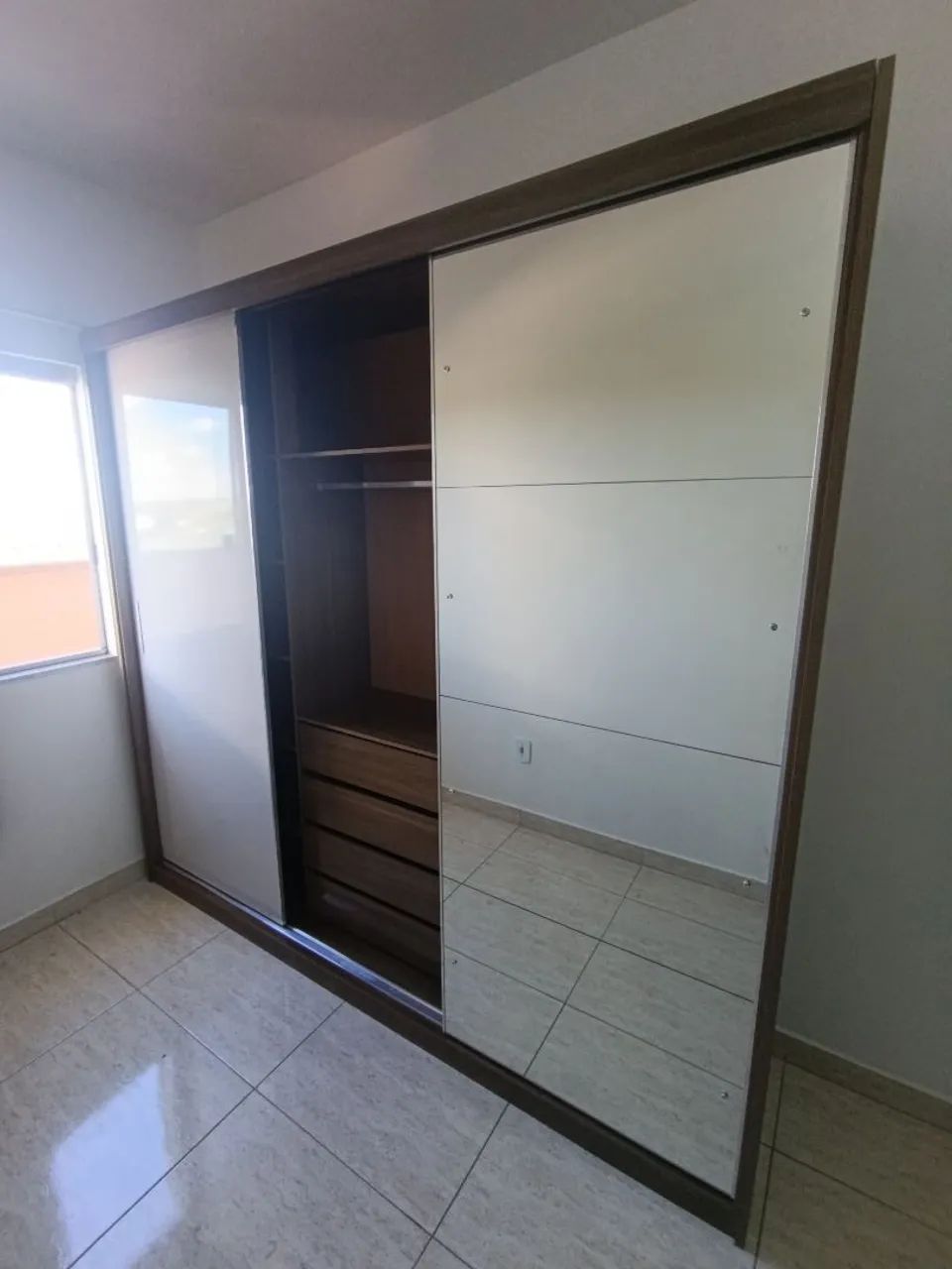 Guarda-Roupa de correr com espelho de casal grande MDF  - Foto 4