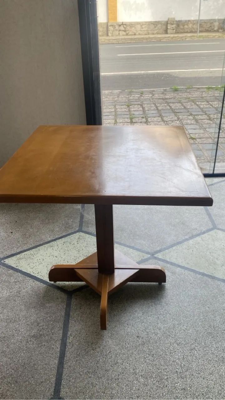 Mesa em madeira para 4 cadeiras